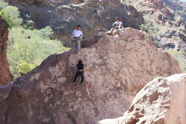  Rock rappelling 